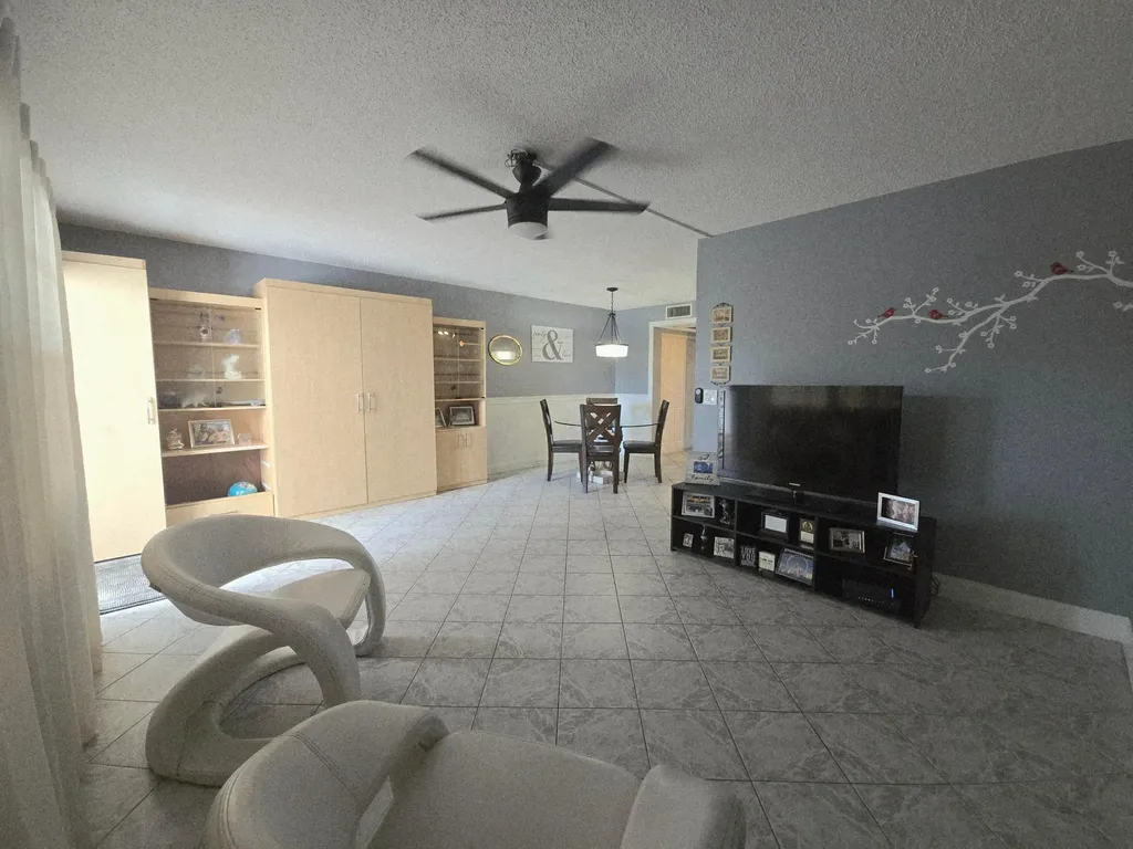 2010 Westbury F Deerfield Beach FL 33442