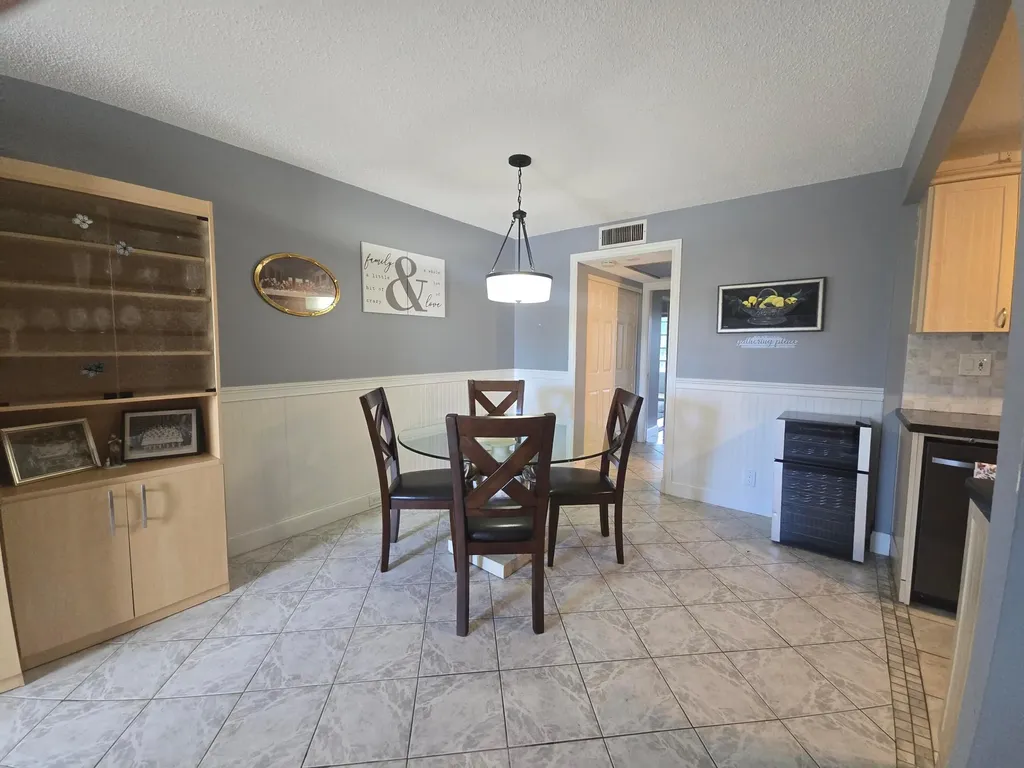 2010 Westbury F Deerfield Beach FL 33442
