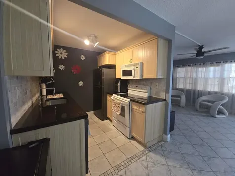 2010 Westbury F Deerfield Beach FL 33442