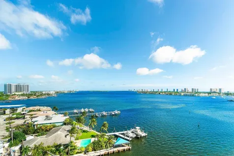 2650 Lake Shore Drive Riviera Beach FL 33404