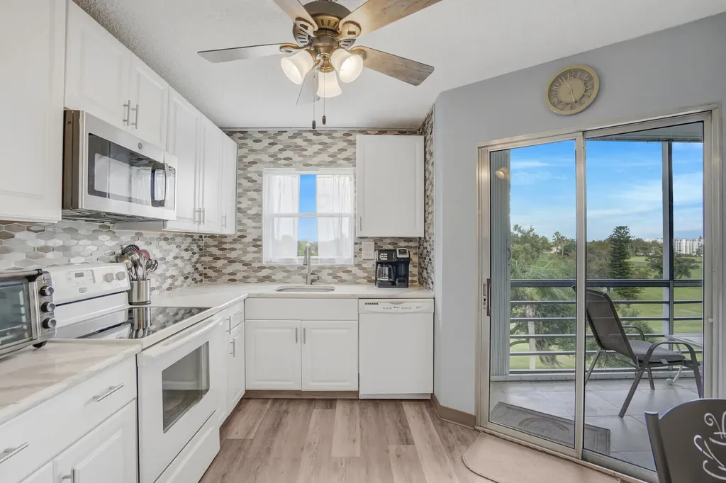 3959 Via Poinciana Lake Worth FL 33467