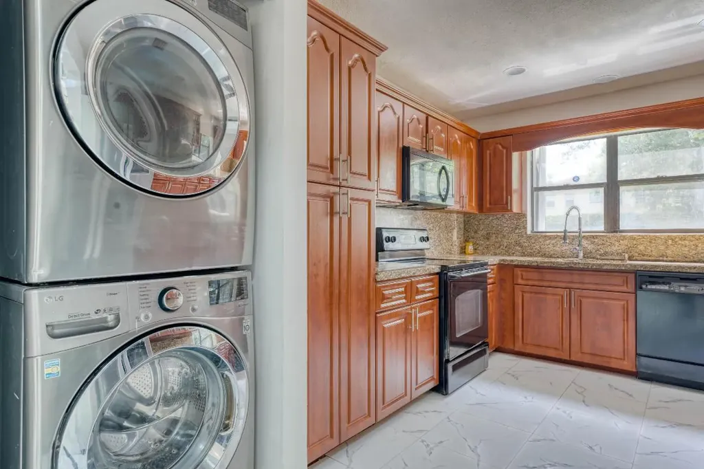 101 Fairway Lane Royal Palm Beach FL 33411