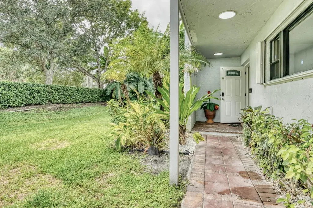 101 Fairway Lane Royal Palm Beach FL 33411