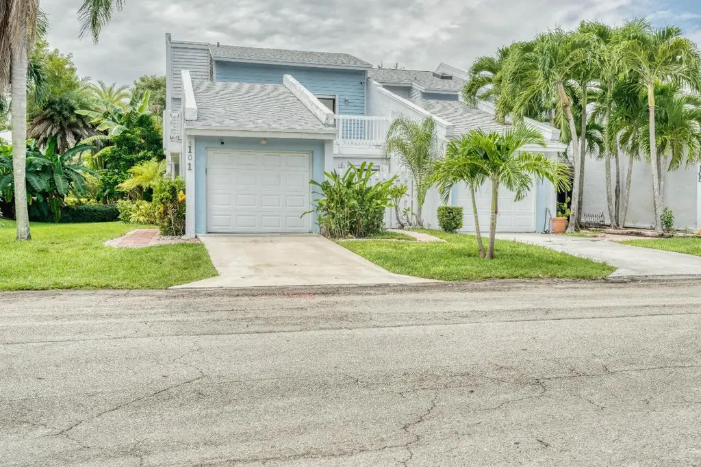 101 Fairway Lane Royal Palm Beach FL 33411