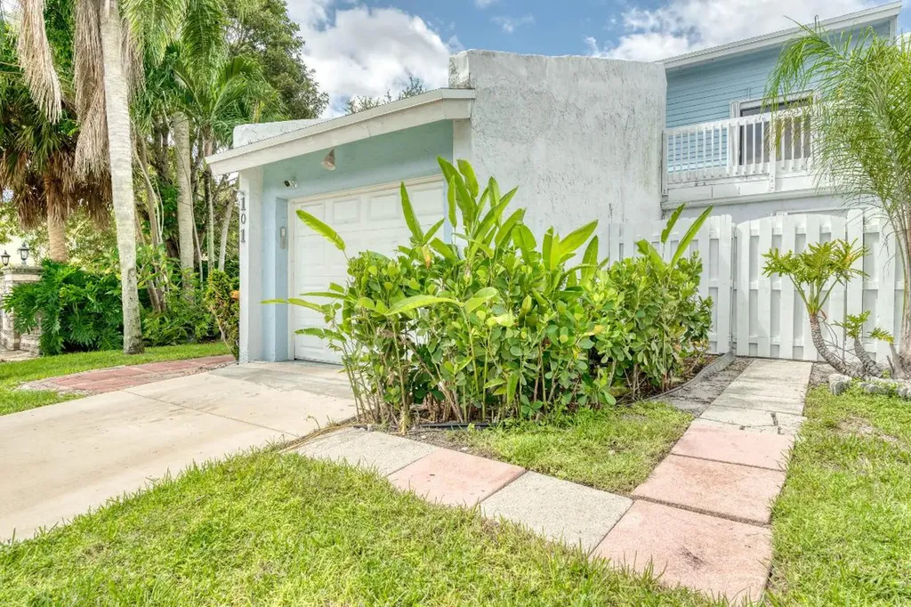 101 Fairway Lane Royal Palm Beach FL 33411