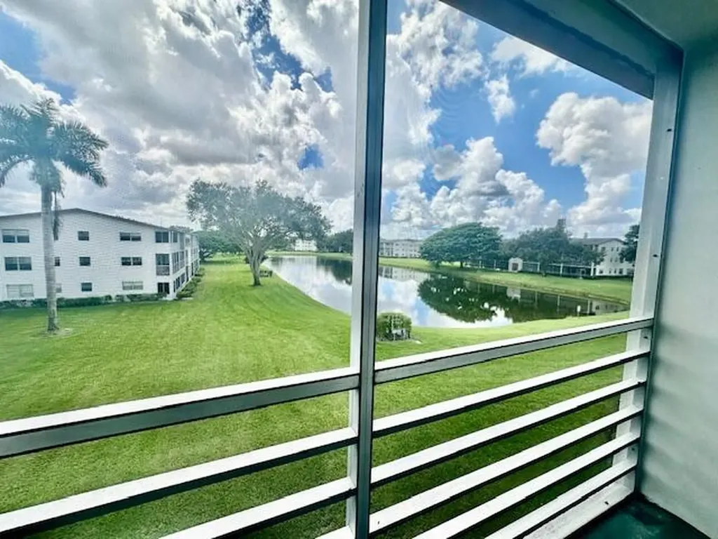 583 Fanshaw Boca Raton FL 33434