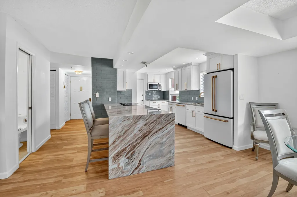 5340 NW 2nd Avenue Boca Raton FL 33487