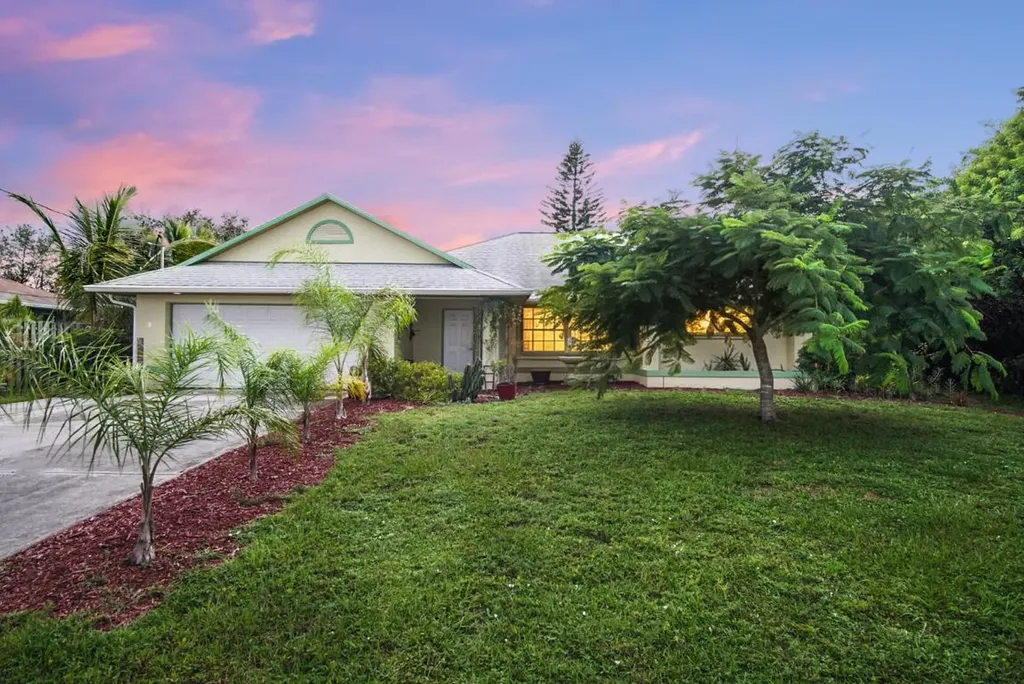 566 SE Oakridge Drive Port St Lucie FL 34984