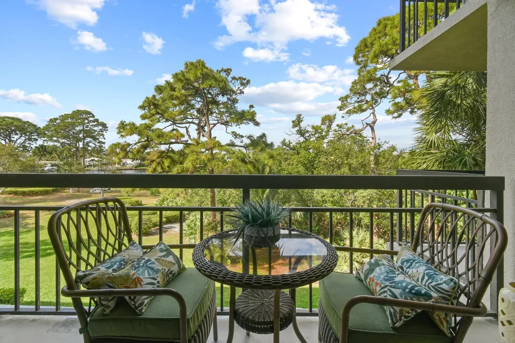 1901 Marina Isle Way Jupiter FL 33477
