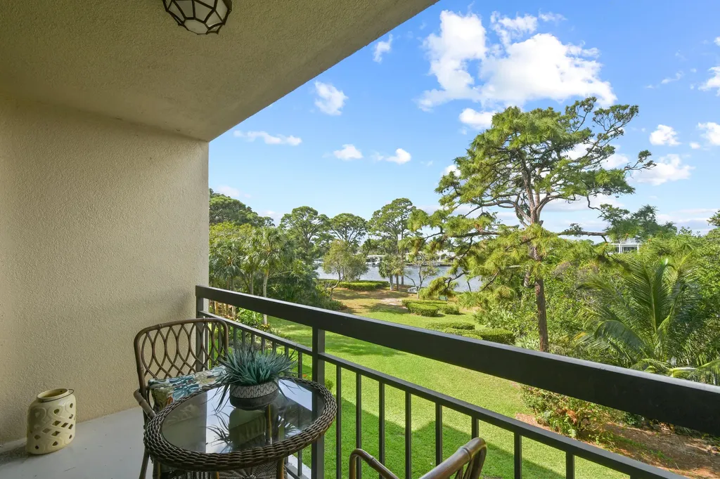 1901 Marina Isle Way Jupiter FL 33477