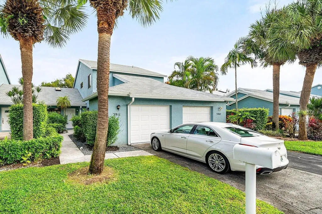 3911 Island Club Circle W Lake Worth FL 33462
