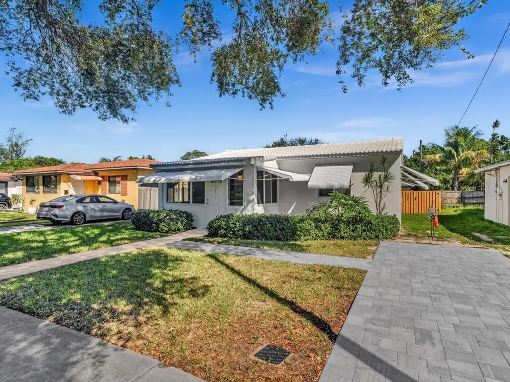 2451 Washington Street Hollywood FL 33020