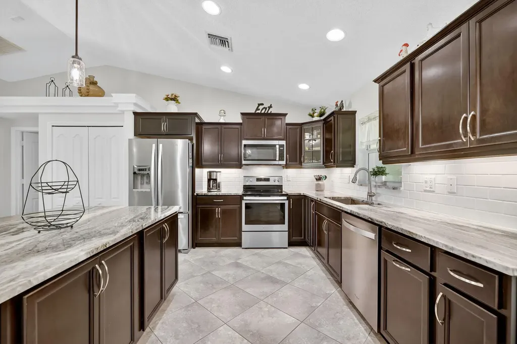 6135 NW Densaw Terrace Port St Lucie FL 34986