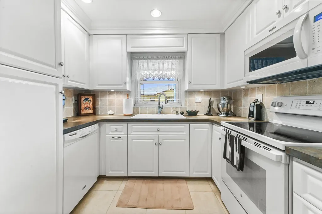 14080 Nesting Way Delray Beach FL 33484