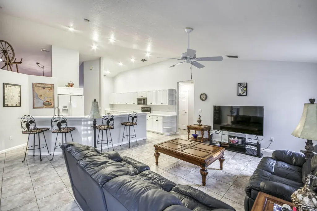 5681 Lago Del Sol Drive Lake Worth FL 33449