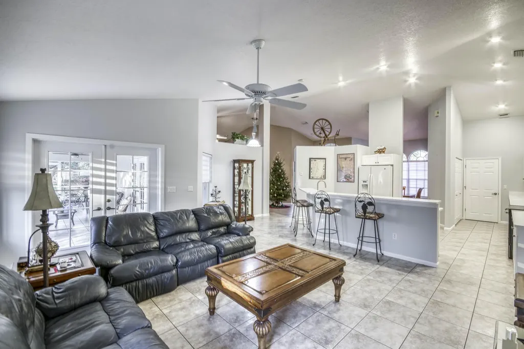 5681 Lago Del Sol Drive Lake Worth FL 33449