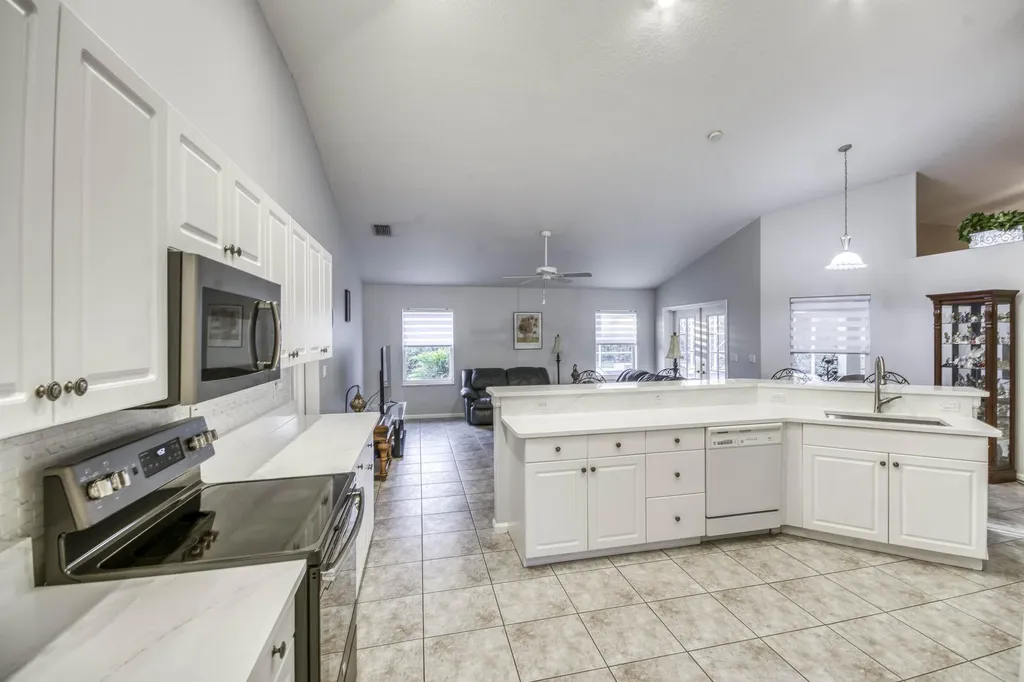 5681 Lago Del Sol Drive Lake Worth FL 33449