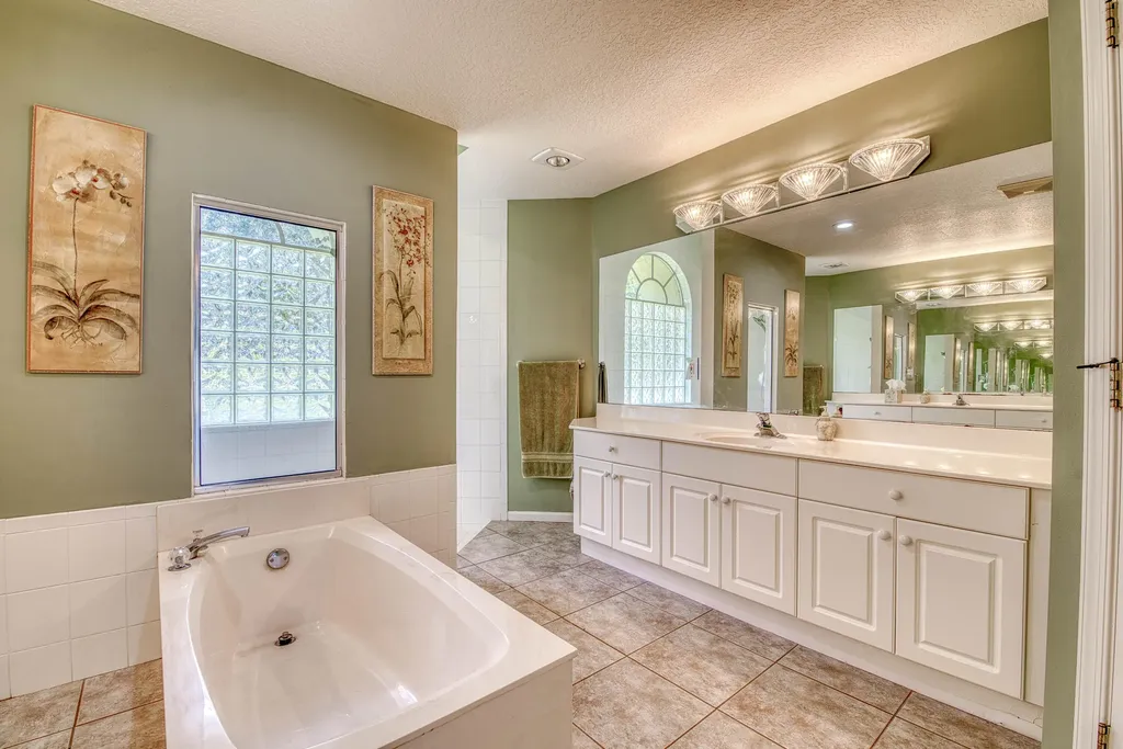 5681 Lago Del Sol Drive Lake Worth FL 33449
