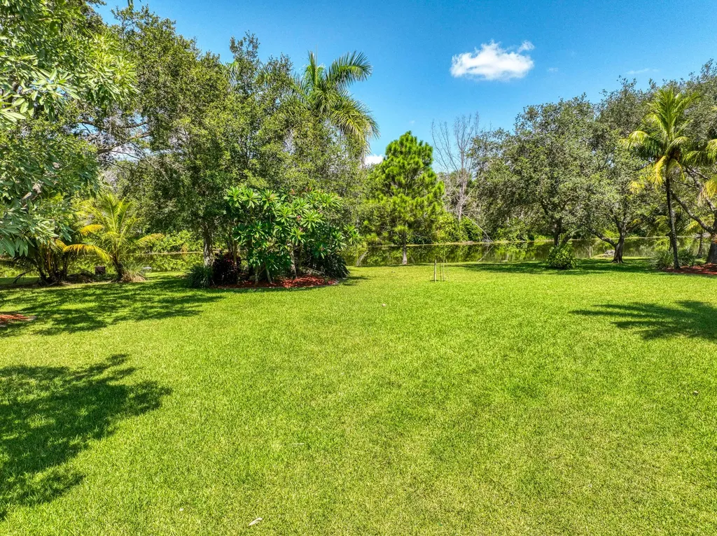 5681 Lago Del Sol Drive Lake Worth FL 33449