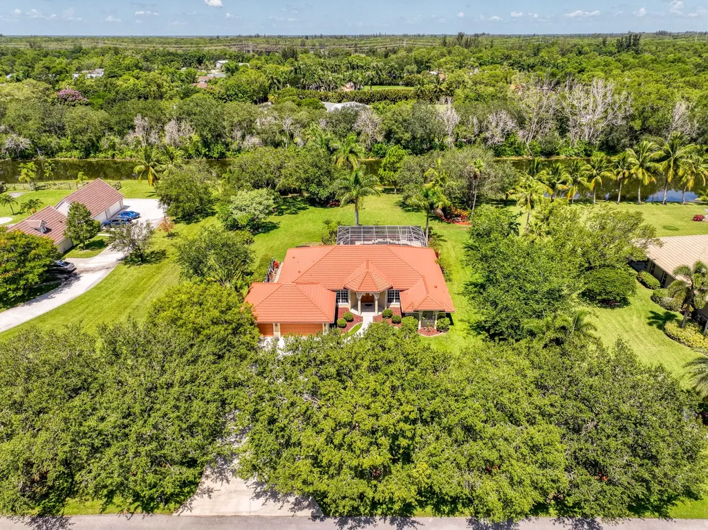 5681 Lago Del Sol Drive Lake Worth FL 33449