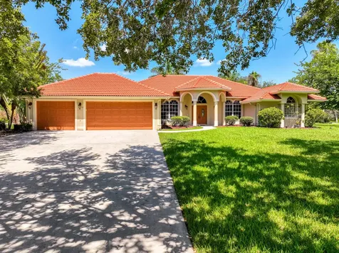 5681 Lago Del Sol Drive Lake Worth FL 33449