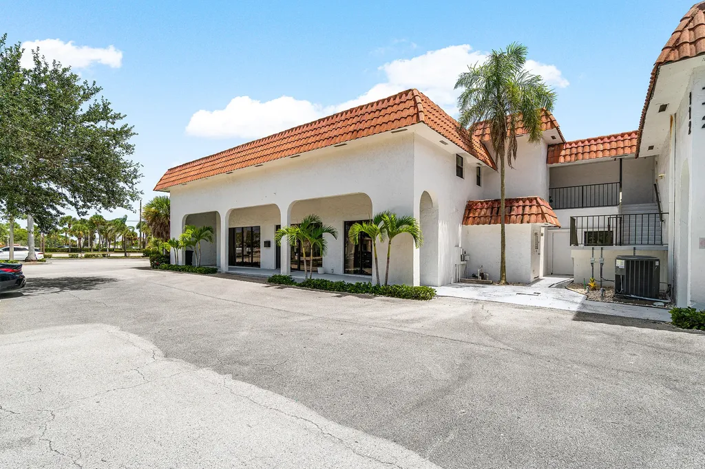 112 N Us Highway 1 Tequesta FL 33469