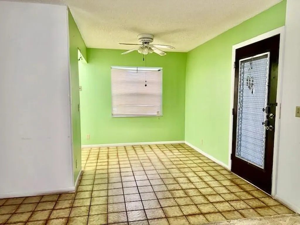 946 Flanders T Delray Beach FL 33484