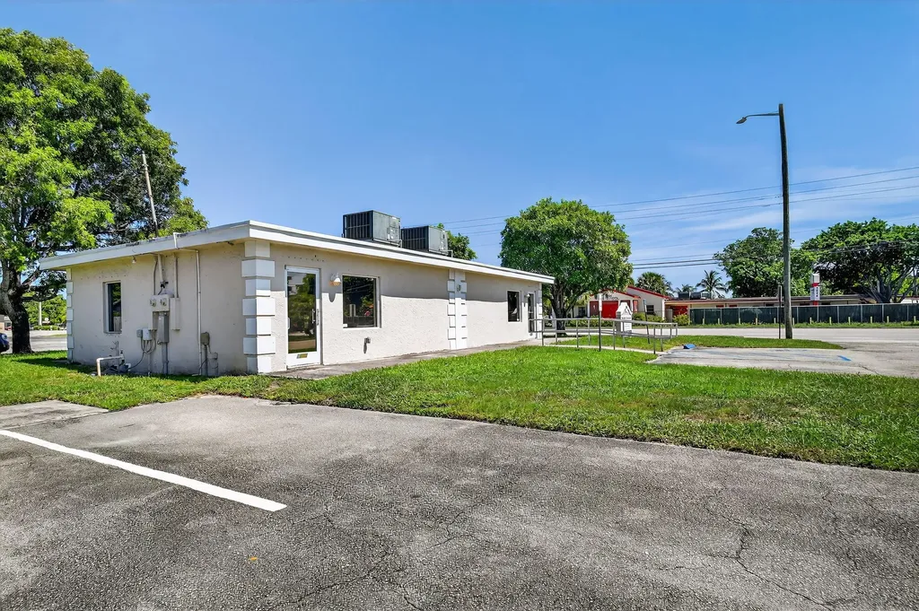 3865 10th Avenue N Palm Springs FL 33461