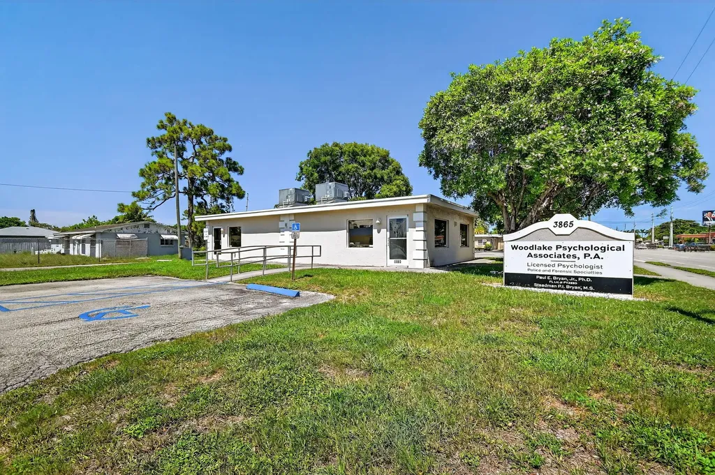 3865 10th Avenue N Palm Springs FL 33461