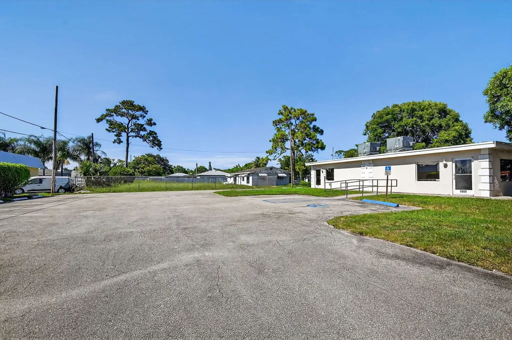 3865 10th Avenue N Palm Springs FL 33461