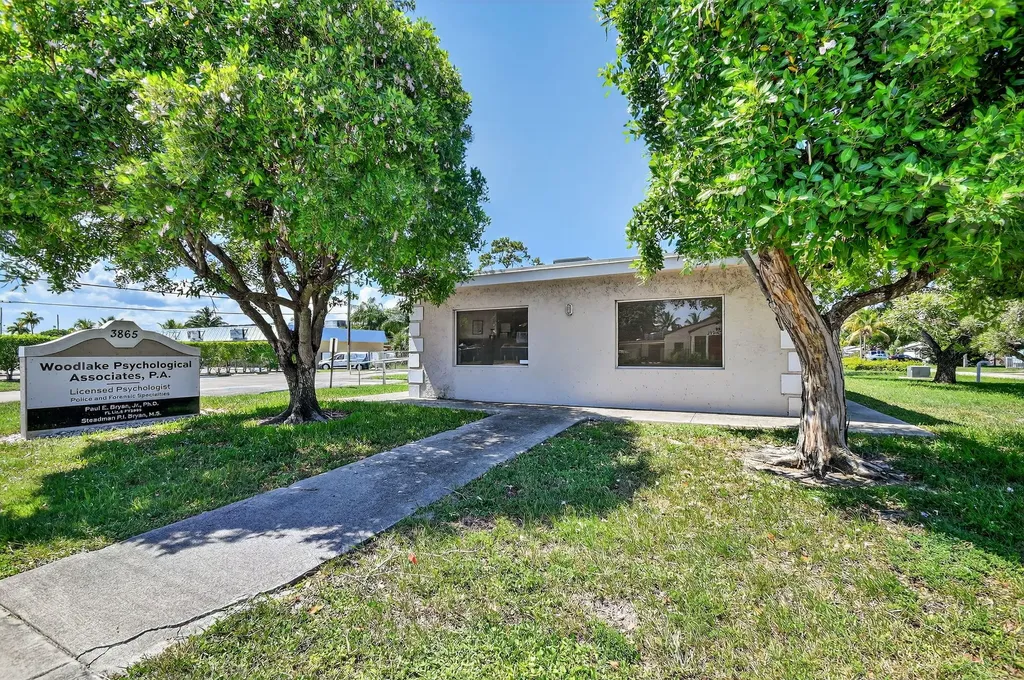 3865 10th Avenue N Palm Springs FL 33461