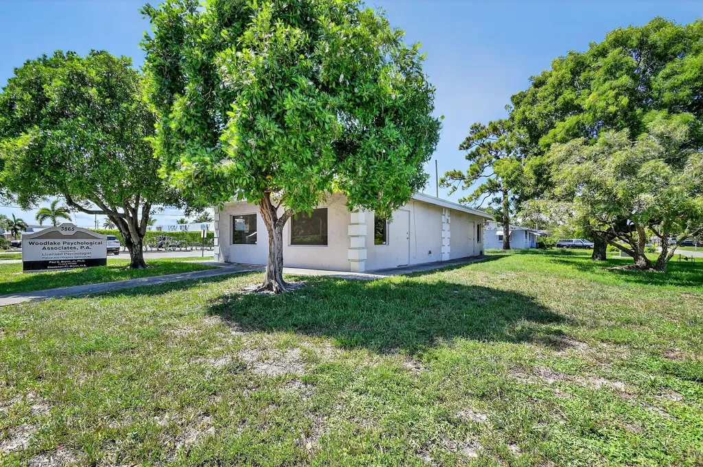 3865 10th Avenue N Palm Springs FL 33461