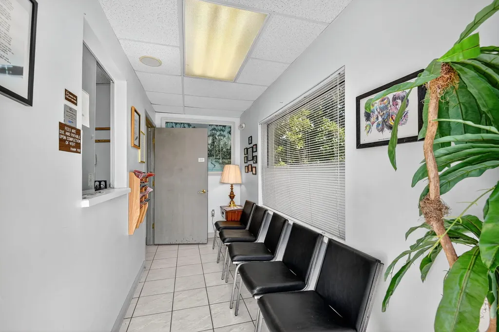 3865 10th Avenue N Palm Springs FL 33461