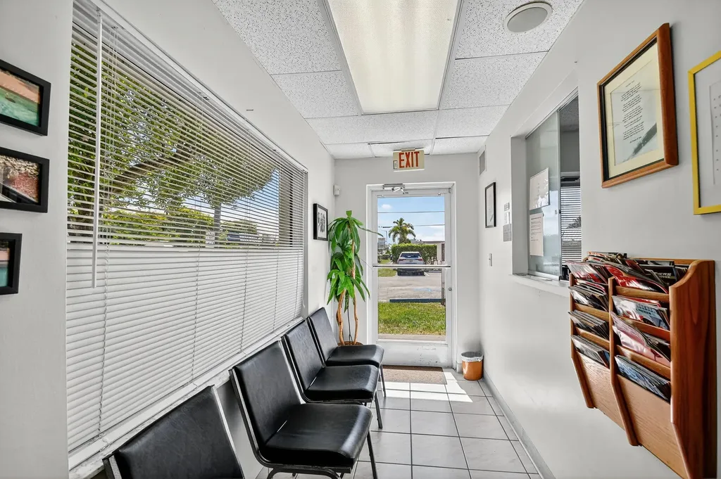 3865 10th Avenue N Palm Springs FL 33461