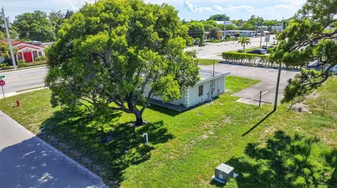 3865 10th Avenue N Palm Springs FL 33461