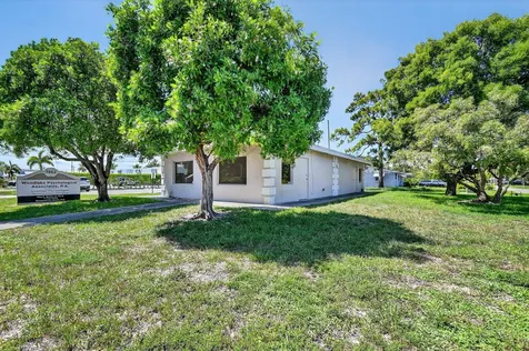 3865 10th Avenue N Palm Springs FL 33461