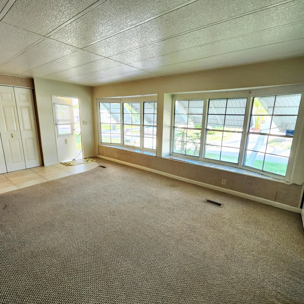 218 W Caribbean Port St Lucie FL 34952
