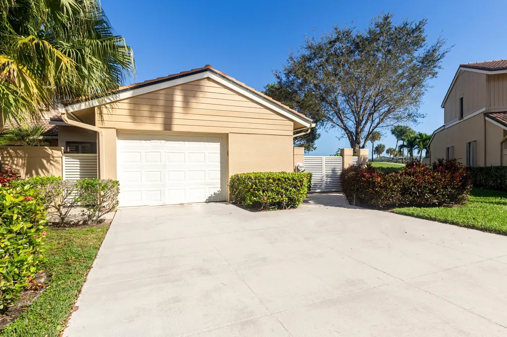 533 Prestwick Circle Palm Beach Gardens FL 33418