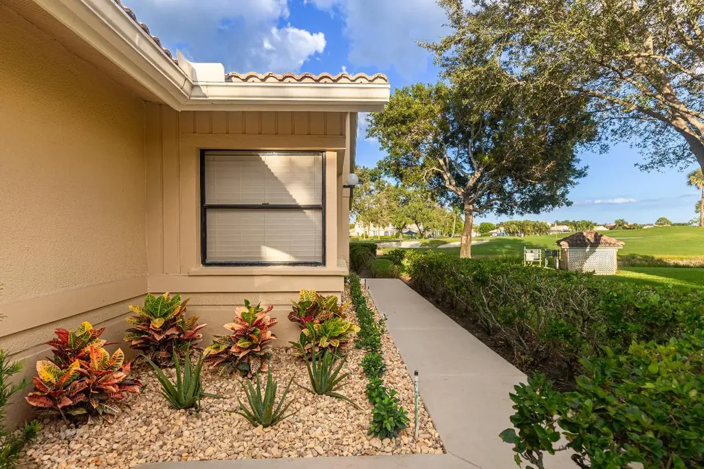 533 Prestwick Circle Palm Beach Gardens FL 33418