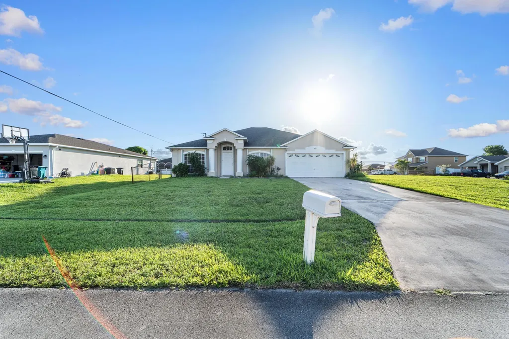 672 SW Kayak Avenue Port St Lucie FL 34953
