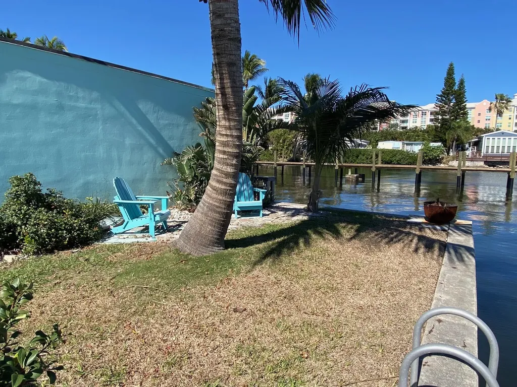 219 Lakeview 102 Avenue Lantana FL 33462