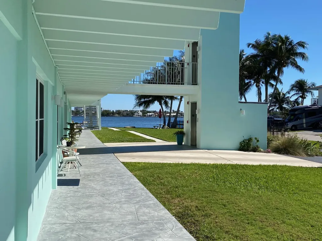219 Lakeview 102 Avenue Lantana FL 33462