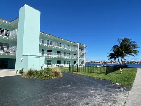219 Lakeview 102 Avenue Lantana FL 33462
