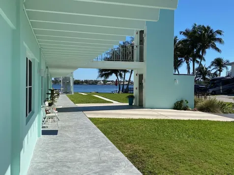 219 Lakeview 102 Avenue Lantana FL 33462