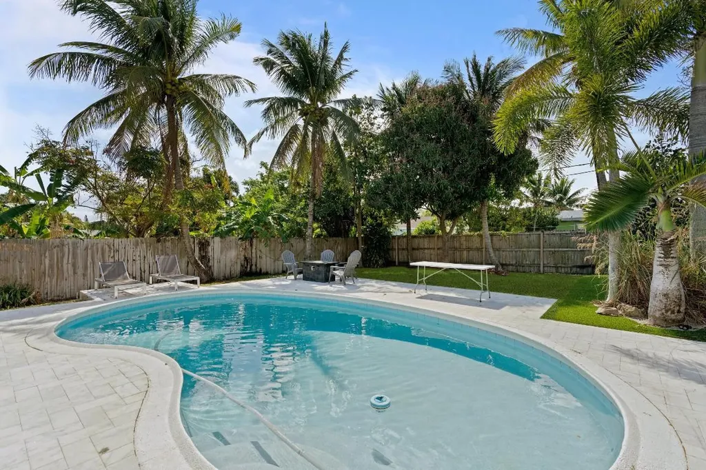 226 SW 13th Avenue SW Boynton Beach FL 33435