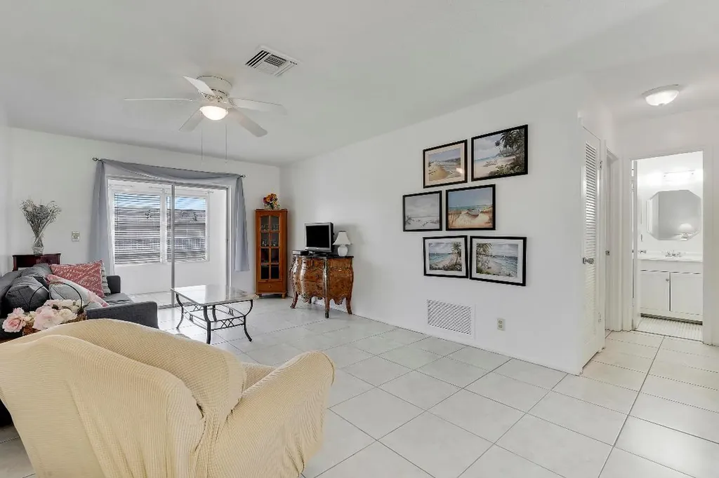 2132 NE 1st Way Boynton Beach FL 33435