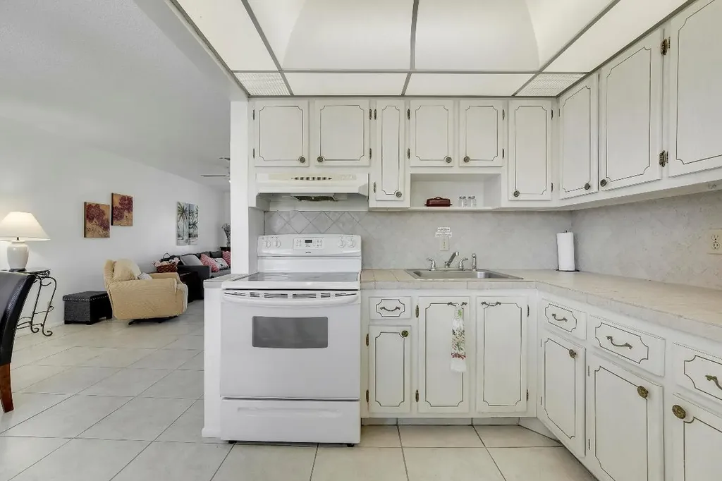 2132 NE 1st Way Boynton Beach FL 33435