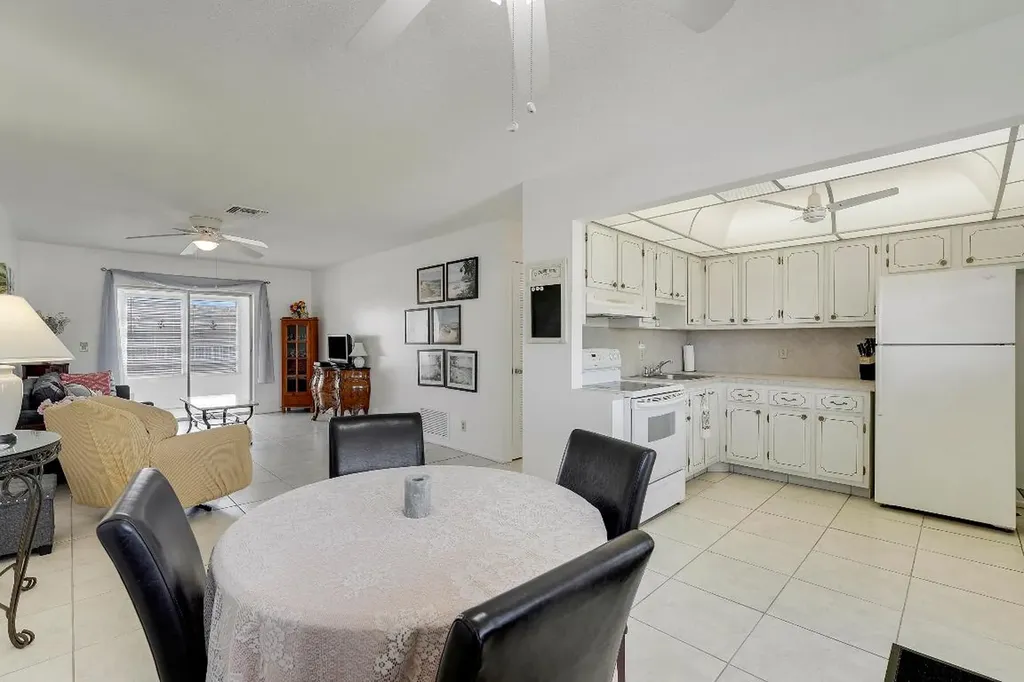 2132 NE 1st Way Boynton Beach FL 33435