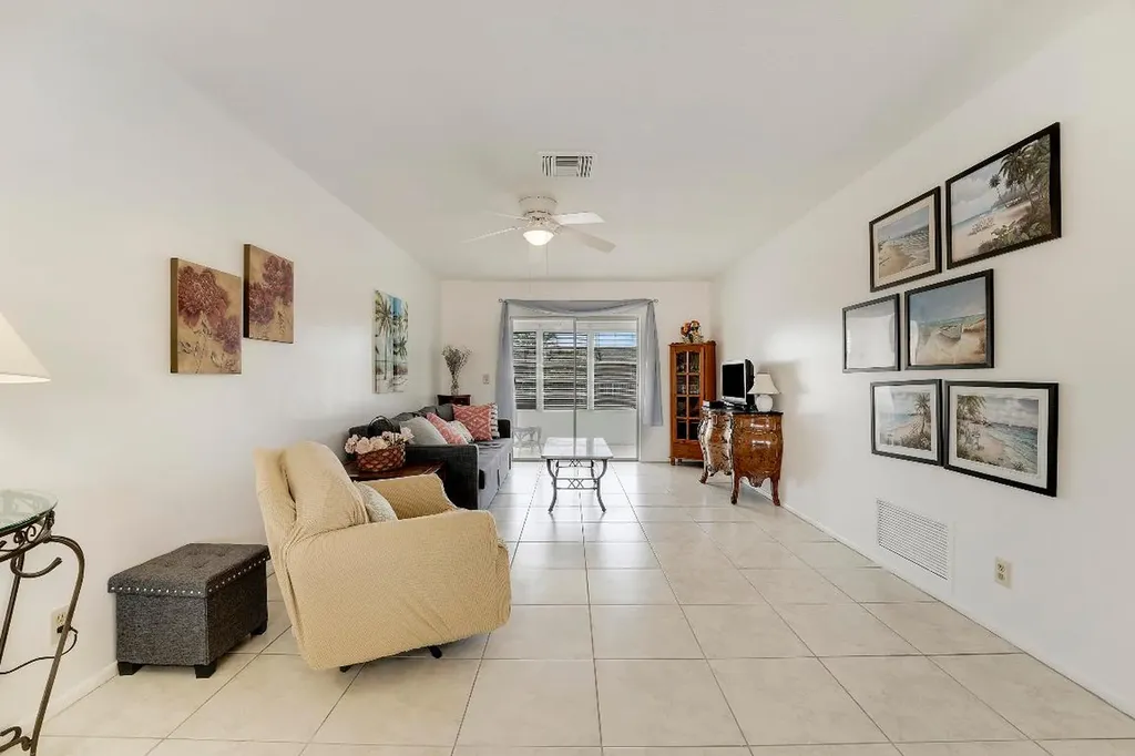 2132 NE 1st Way Boynton Beach FL 33435