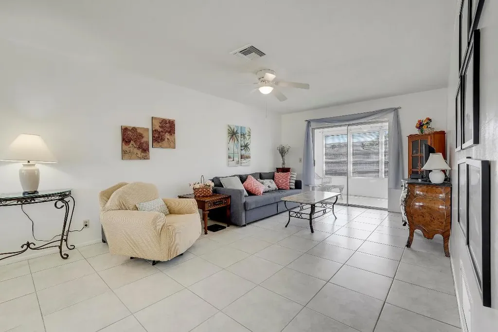 2132 NE 1st Way Boynton Beach FL 33435